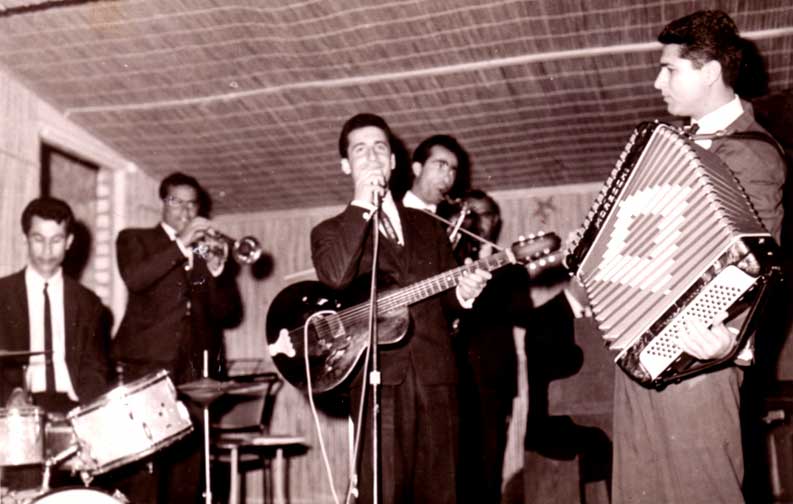 A local jazz band playing.