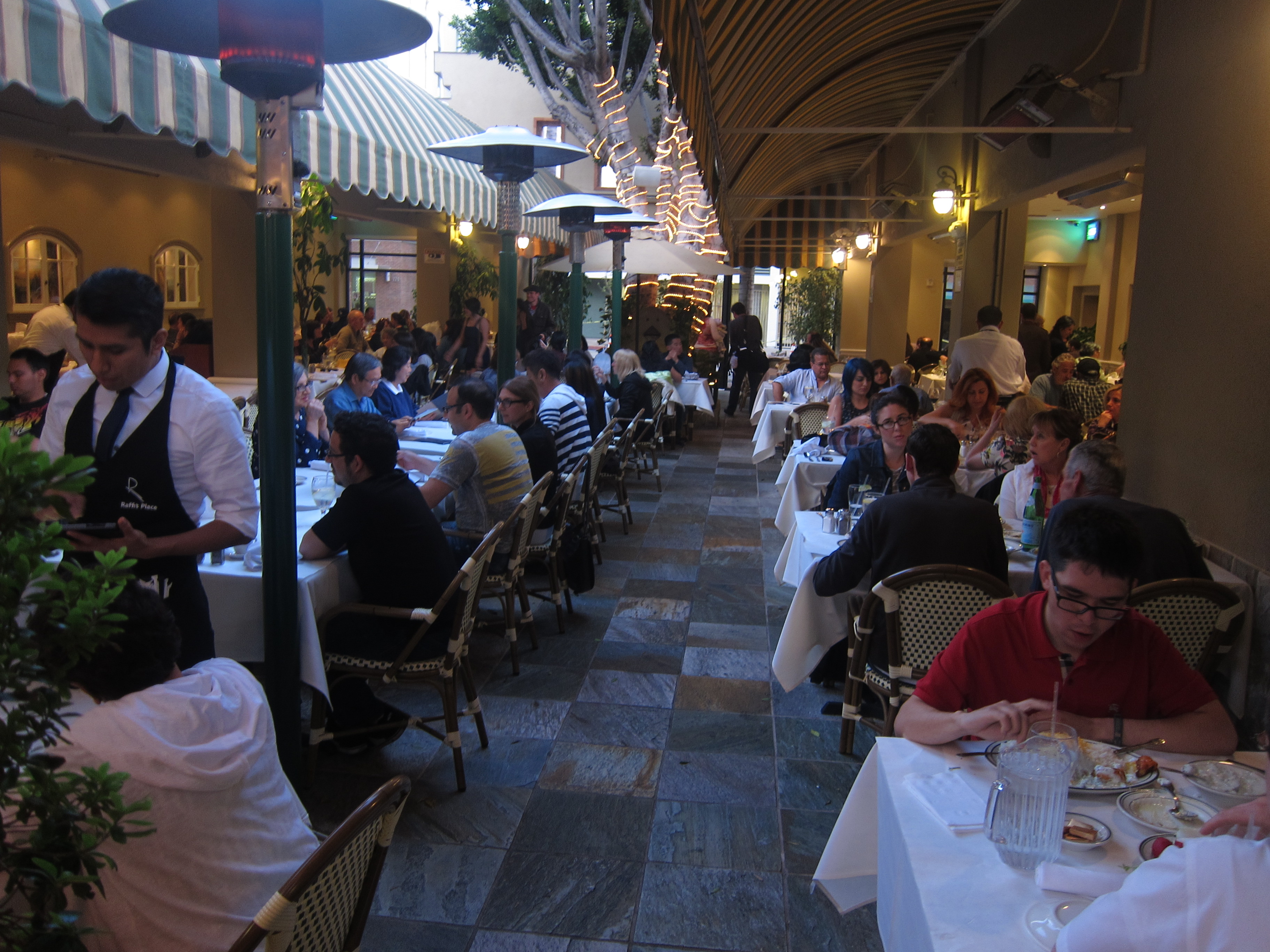 Raffi's. Photo: Consuming LA